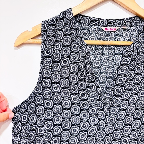 MAX COCOS Black floral tank top - Picture 2 of 6